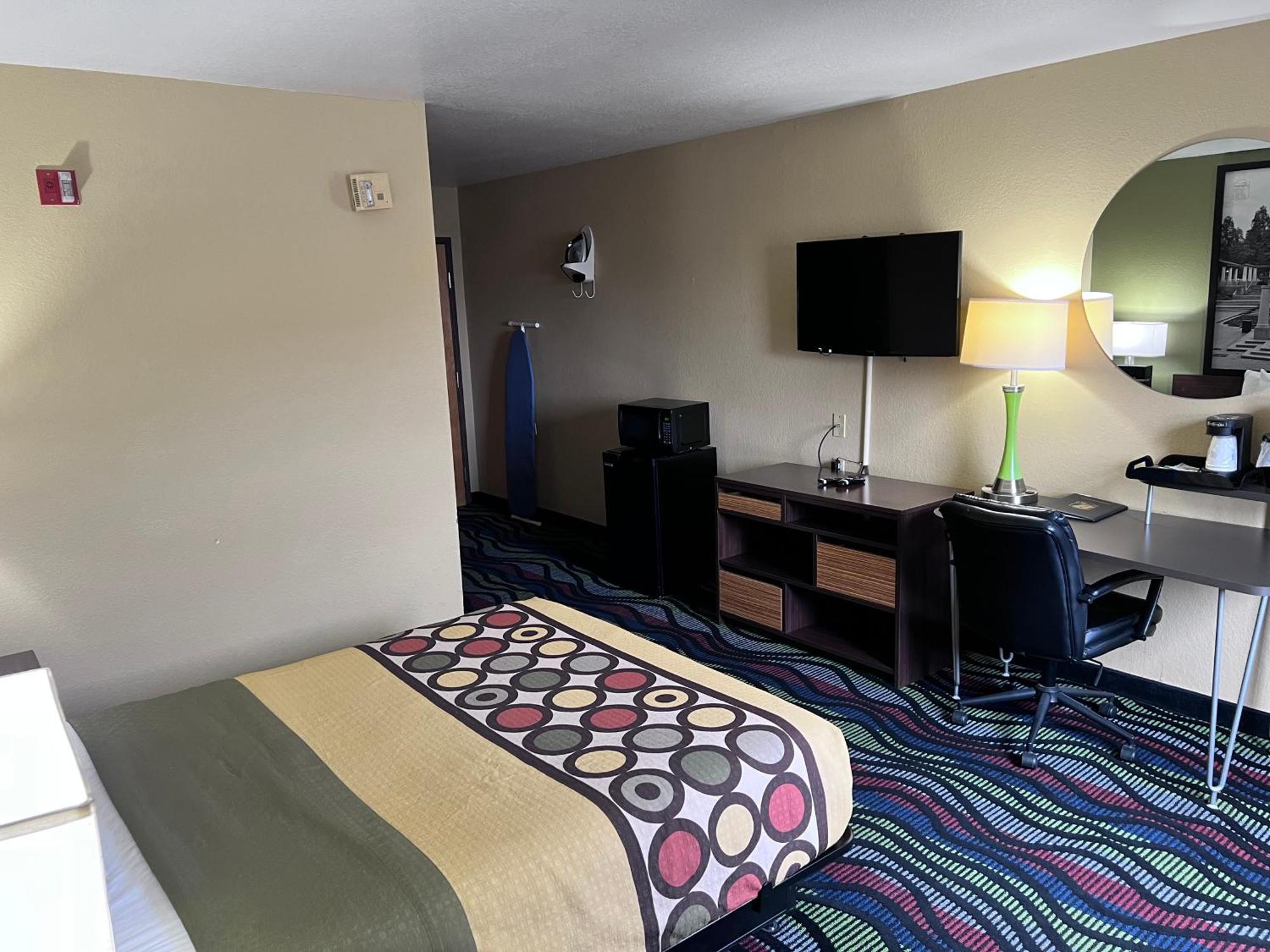 Super 8 By Wyndham Farmington Hotel Екстериор снимка
