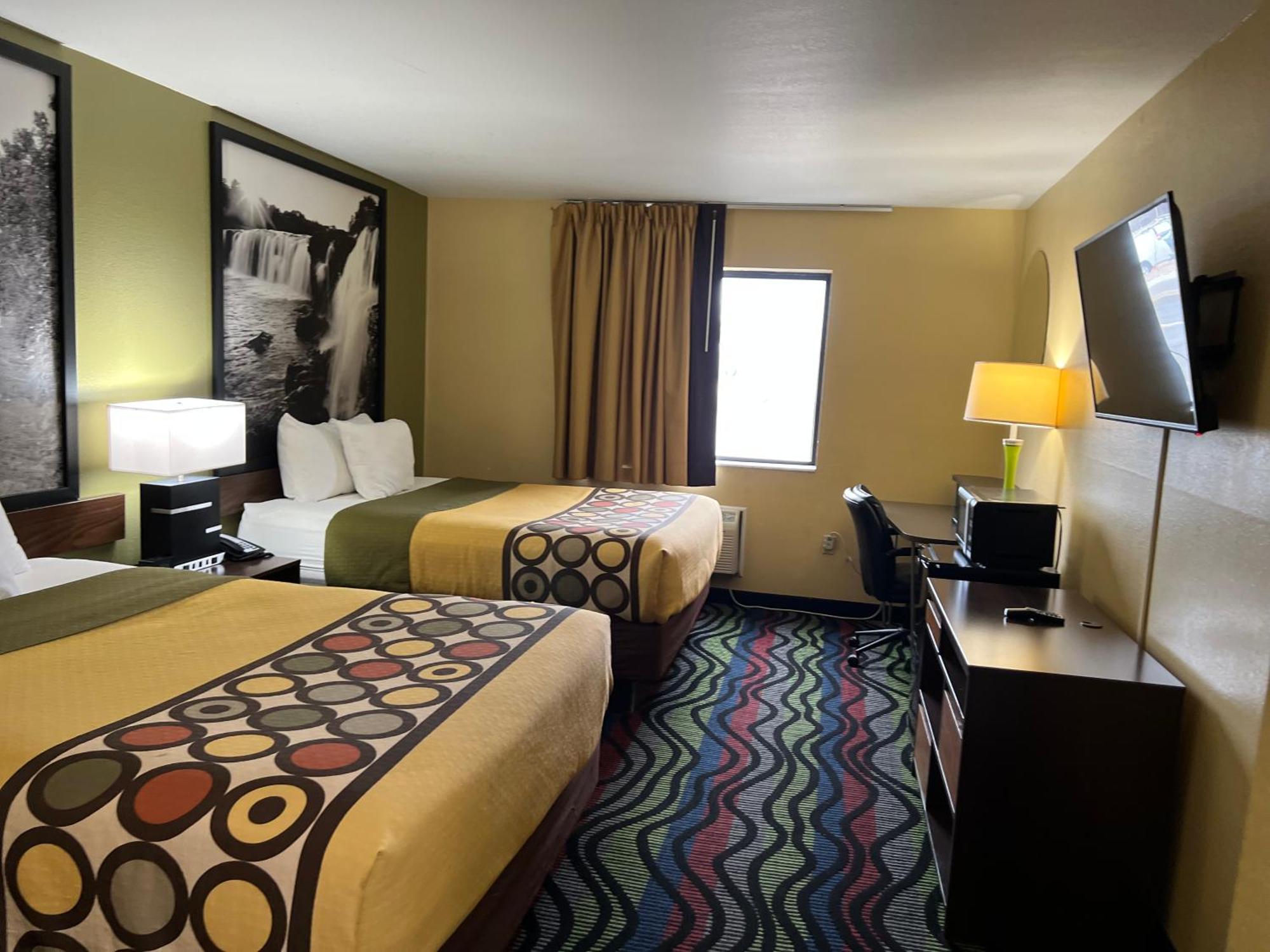 Super 8 By Wyndham Farmington Hotel Екстериор снимка