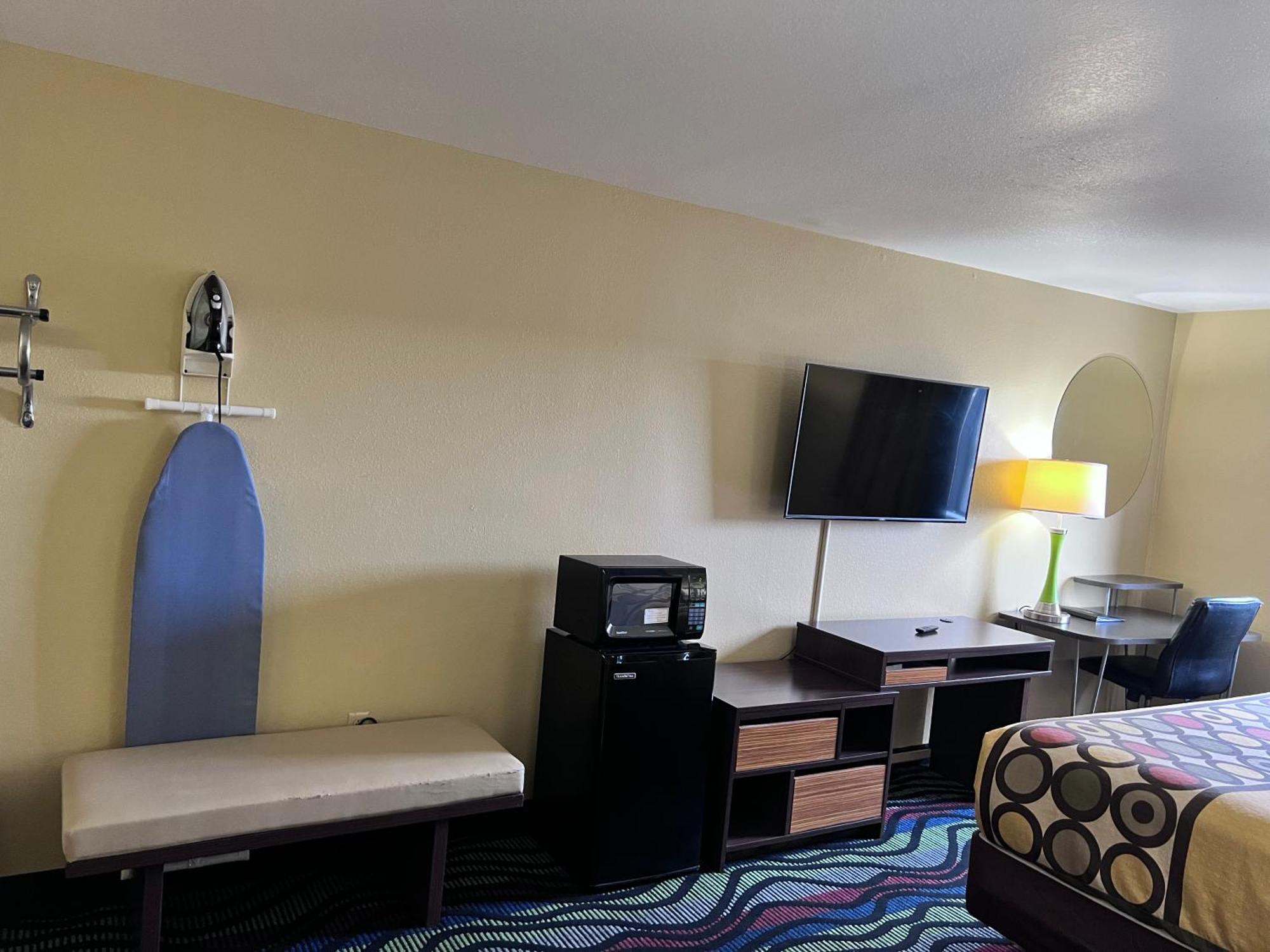Super 8 By Wyndham Farmington Hotel Екстериор снимка