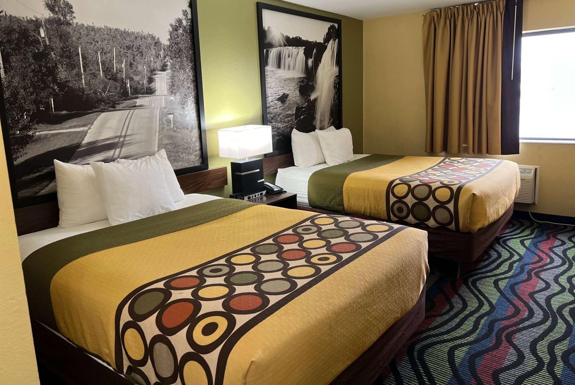 Super 8 By Wyndham Farmington Hotel Екстериор снимка